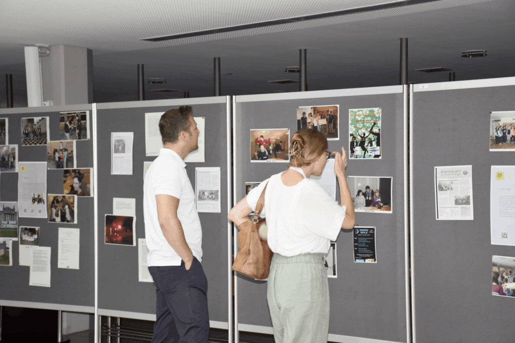 Gallerie-Walk in der Stadthalle