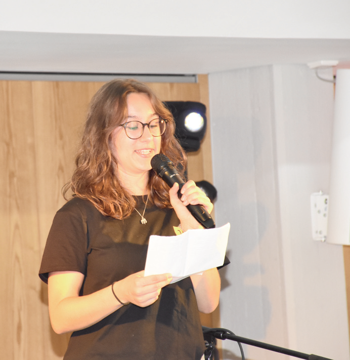 Sprecherin Josefin Schulz bei ihrer Begrüßung