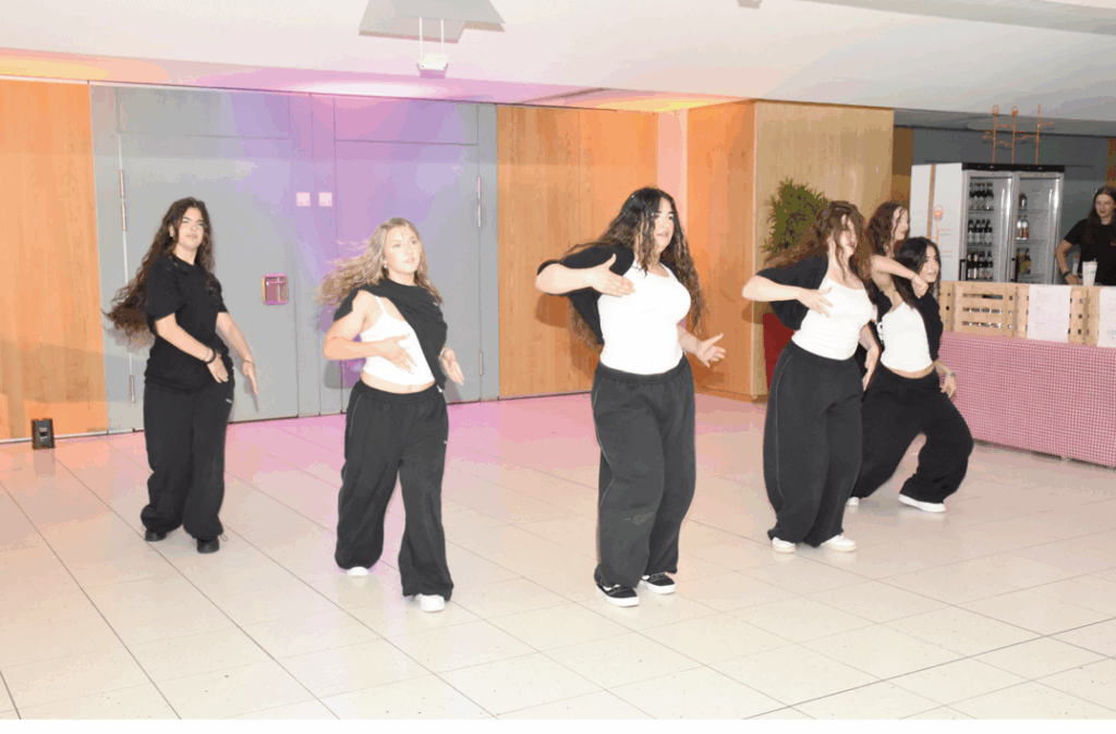Lebensart Tanzstudio-Gruppe beim Showtanz